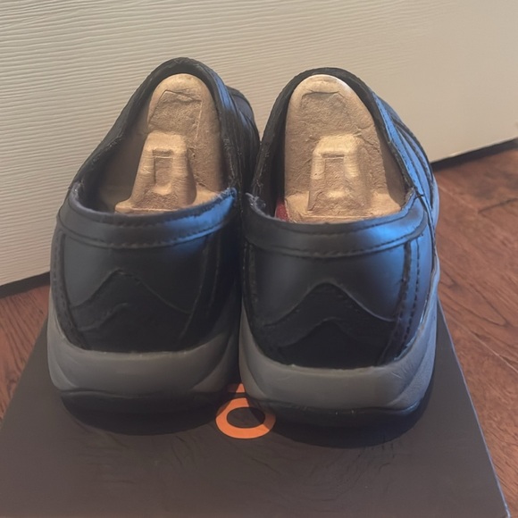 Women’s Merrell Leather Shoes - Picture 6 of 6